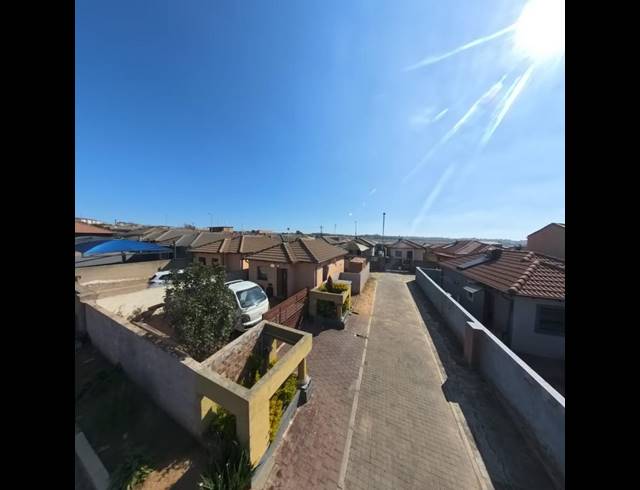2 BEDROOM HOUSE FOR SALE IN CLAYVILLE